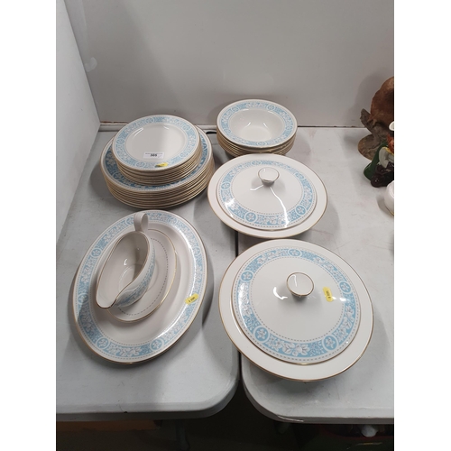 305 - A Royal Doulton 'Hampton Court' part Dinner Service (R5)