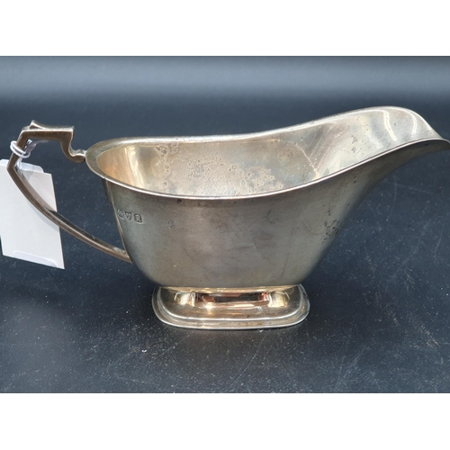 84 - A George V silver Sauce Boat, Chester 1935, 150gms