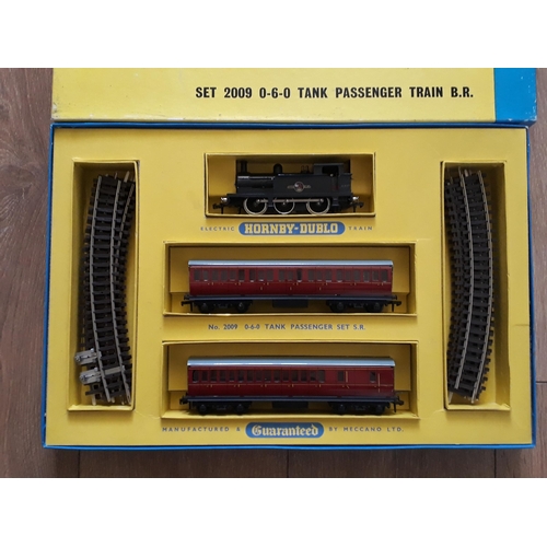 1004 - Hornby Dublo 2009 0-6-0T Passenger Set, locomotive and coaches appear unused and in mint condition. ... 