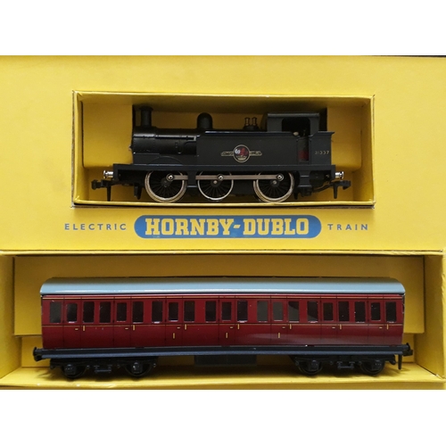 1004 - Hornby Dublo 2009 0-6-0T Passenger Set, locomotive and coaches appear unused and in mint condition. ... 