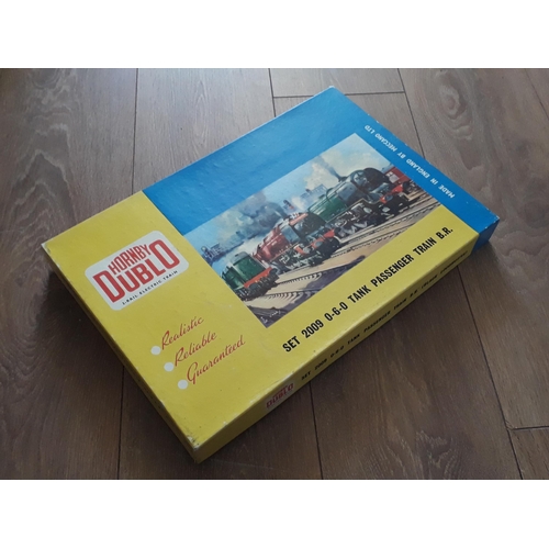 1004 - Hornby Dublo 2009 0-6-0T Passenger Set, locomotive and coaches appear unused and in mint condition. ... 