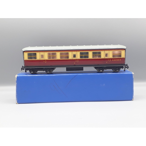 1007 - Five Hornby Dublo D11 Coaches, four boxed, all are in near mint to mint condition comprising 3x 1/3r... 