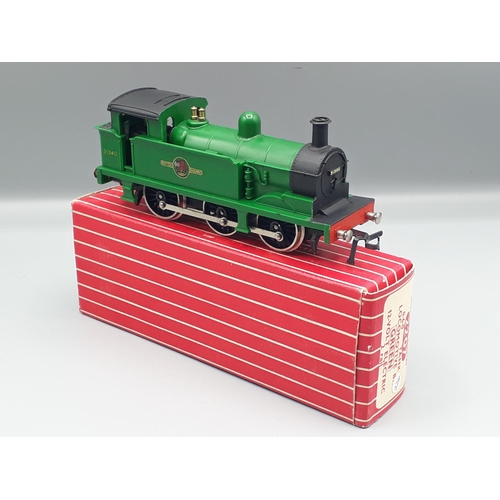 1035 - Hornby Dublo 2207 green 0-6-T Locomotive, unused boxed with literature. Locomotive shows no signs of... 