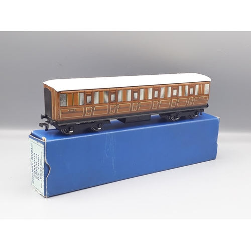 1039 - Hornby Dublo D1 LNER All Third Corridor Coach in mint condition with final post-war wheels. Box is a... 