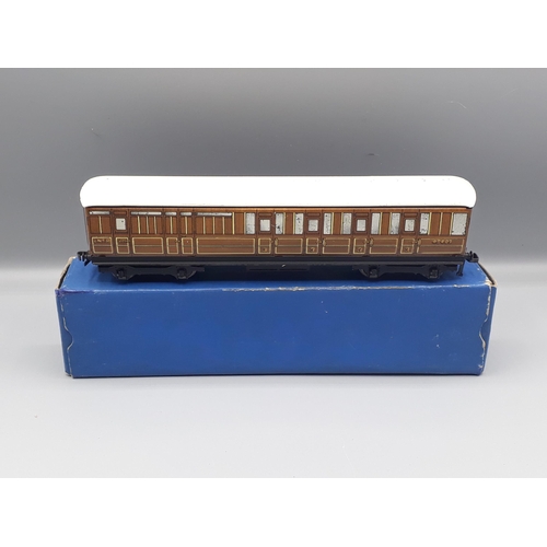 1040 - Hornby Dublo Rake of three D1 LNER Corridor Coaches NM-M boxed. Coaches are in Nr M-Mint condition, ... 