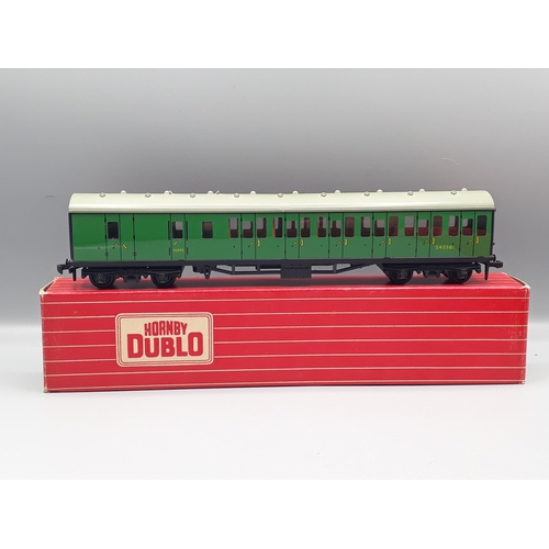 1047 - Three Hornby Dublo SR Suburban Coaches including 2x 4081 and 1x 4082, mint boxed. Models are all in ... 