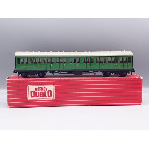 1047 - Three Hornby Dublo SR Suburban Coaches including 2x 4081 and 1x 4082, mint boxed. Models are all in ... 