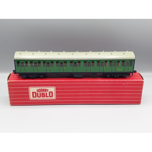 1047 - Three Hornby Dublo SR Suburban Coaches including 2x 4081 and 1x 4082, mint boxed. Models are all in ... 