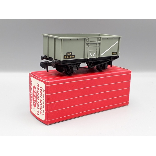 1050 - Rare Hornby Dublo 4655 open gear Mineral Wagon, unused boxed. This is the late production grey miner... 