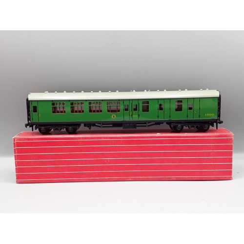 1056 - Two Hornby Dublo Export SR Corridor Coaches 4204 and 4205, unused boxed. Both coaches in mint condit... 
