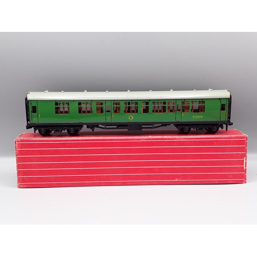 1056 - Two Hornby Dublo Export SR Corridor Coaches 4204 and 4205, unused boxed. Both coaches in mint condit... 