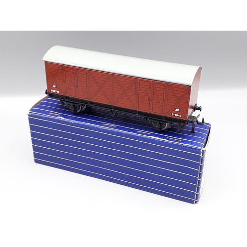 1060 - Hornby Dublo D1 LWB Ventilated Van, mint superb box. Model in mint condition, box in superb conditio... 