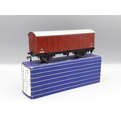 1060 - Hornby Dublo D1 LWB Ventilated Van, mint superb box. Model in mint condition, box in superb conditio... 