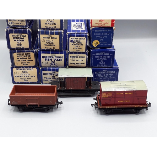 1061 - Eighteen Hornby Dublo 3-rail Wagons, Nr-mint to mint, 15 boxed including Royal Daylight and Shell Ta... 