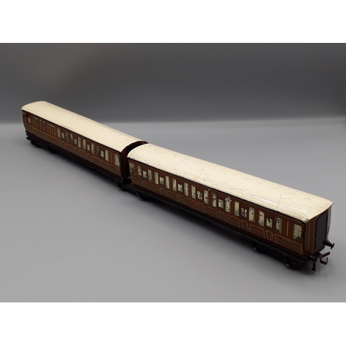 1068 - Hornby Dublo D2 post-war Articulated Set in generally very good condition, corridor connection is a ... 