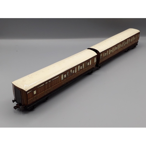 1068 - Hornby Dublo D2 post-war Articulated Set in generally very good condition, corridor connection is a ... 