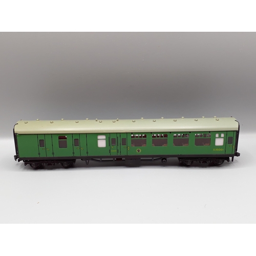 1070 - Hornby Dublo 4620 Breakdown Crane, 4075 Passenger Brake, boxed and 4055 SR Corridor Coach brake/2nd.... 