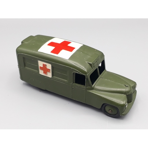 1122 - An unboxed Dinky Toys 30hm Military Ambulance U.S. Export, Nr M-M