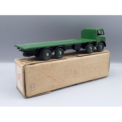 1162 - A boxed Dinky Supertoys No.502 1st type Foden Flat Truck with green cab and back and black chassis, ... 