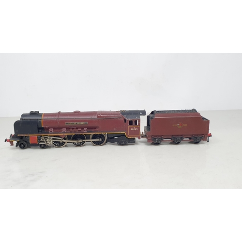 1240 - A Hornby Dublo 'City of London' Locomotive and two Coaches