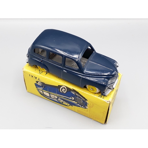 1266 - A boxed CIJ French 3/42 Prairie saloon Car