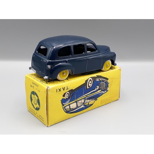 1266 - A boxed CIJ French 3/42 Prairie saloon Car