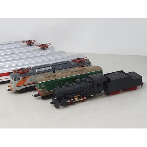 1293 - An unboxed Lima H0 scale FS High-Speed Train Set, an unboxed articulated pantograph Locomotive, a Bo... 