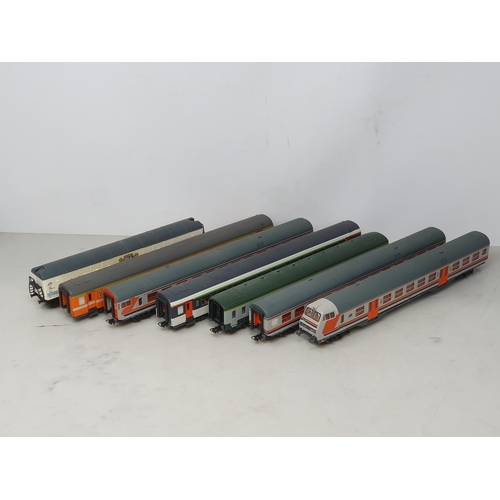 1293 - An unboxed Lima H0 scale FS High-Speed Train Set, an unboxed articulated pantograph Locomotive, a Bo... 