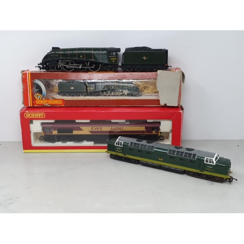 1303 - A boxed Hornby 00 gauge Class 59 diesel Locomotive, a boxed Hornby A4 'Mallard' Locomotive in BR gre... 