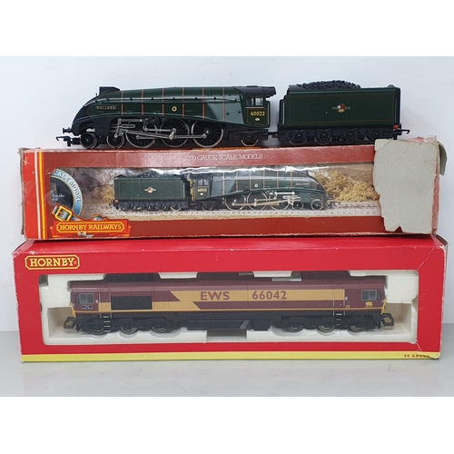 1303 - A boxed Hornby 00 gauge Class 59 diesel Locomotive, a boxed Hornby A4 'Mallard' Locomotive in BR gre... 