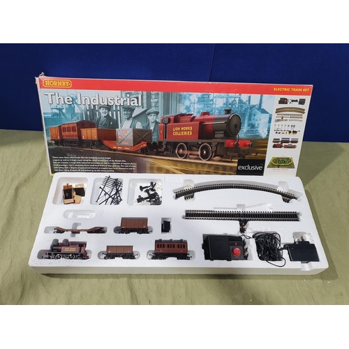 1304 - A boxed Hornby 00 gauge 'The Industrial' Set, missing some track