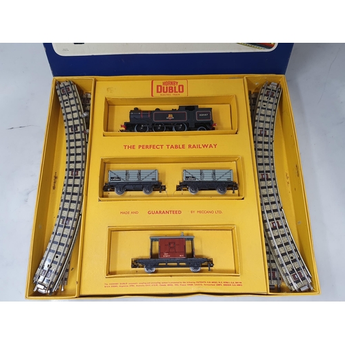 1027 - A Hornby Dublo late EDG16 Goods Set. Locomotive and wagons in mint condition, box in Ex-plus conditi... 