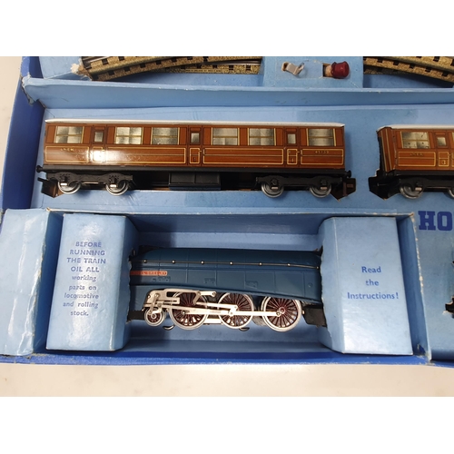 1032 - Hornby Dublo EDP1 'Sir Nigel Gresley' Passenger Set, mint boxed. Locomotive and coaches are in mint ... 