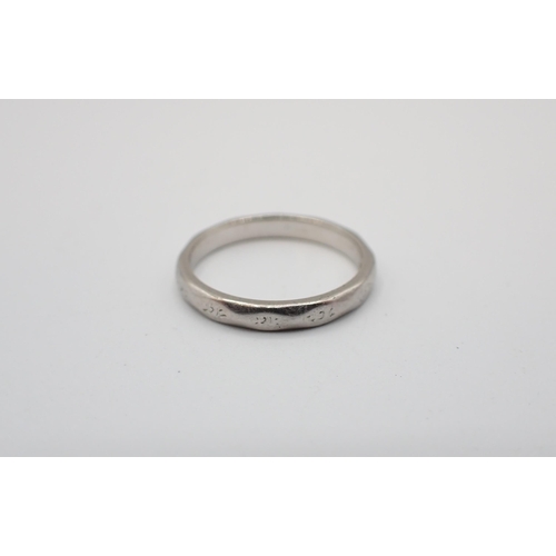 176 - A platinum Wedding Band, ring size H 1/2, approx 3.10gms
