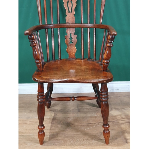 522 - A 19th Century Windsor Chair with pierced shaped splat, on turned supports and H stretcher. (R4).