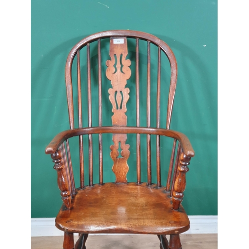 522 - A 19th Century Windsor Chair with pierced shaped splat, on turned supports and H stretcher. (R4).