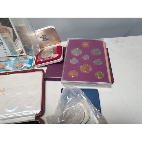 257 - A collection of mainly British commemorative Coins, to include a 1937 Specimen Set (case broken and ... 