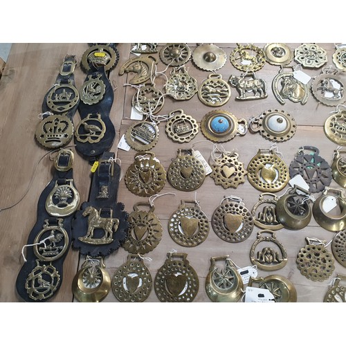 393 - A collection of assorted decorative Horse Brasses. (R5).