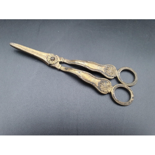 3 - A pair of William IV silver-gilt Grape Scissors, shell pattern engraved crest and motto, London 1830... 