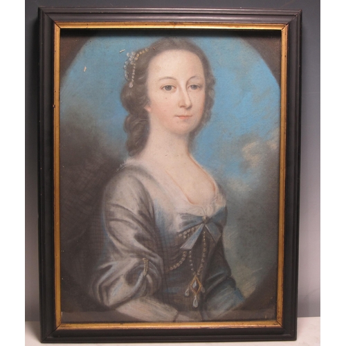 318 - JOHN SAUNDERS (1682 - c.1758) Portrait of a Lady, said to be Letitia Barrett, half-length, wearing a... 