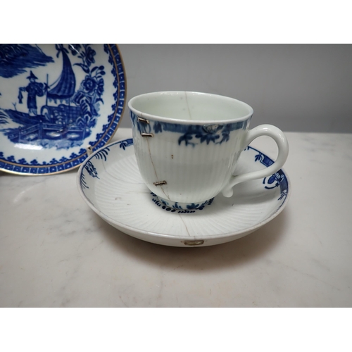 380 - An early Worcester blue and white Tea Bowl and Saucer, fisherman pattern with fine gilt line decorat... 