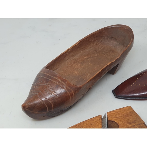 532 - A 19th Century novelty treen Snuff Box in the form of a Shoe with carved bow and inlaid brass decora... 