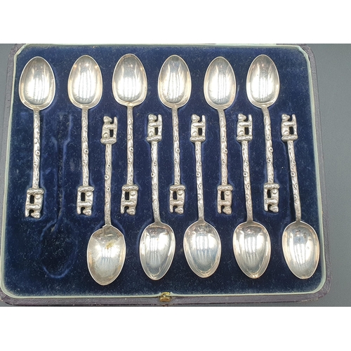 82 - A Cased Set of eleven Edward VII silver Coffee Spoons with trunk handles and bear finials, Birmingha... 