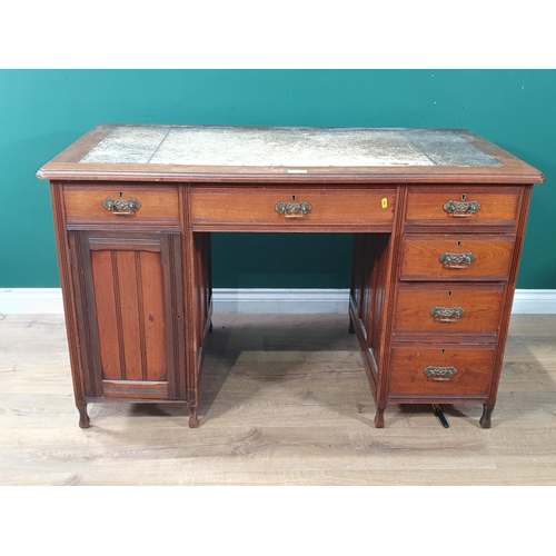 634 - An Edwardian walnut Pedestal Desk fitted three frieze drawers and three drawers to one pedestal and ... 