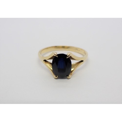 167 - A Sapphire single stone Ring claw-set oval-cut stones, stamped 750, ring size P