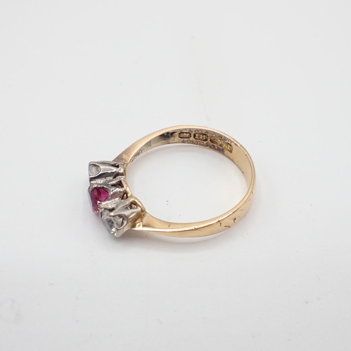 191 - A synthetic Ruby and Spinel three stone Ring claw-set round stones in 18ct gold, ring size R, approx... 