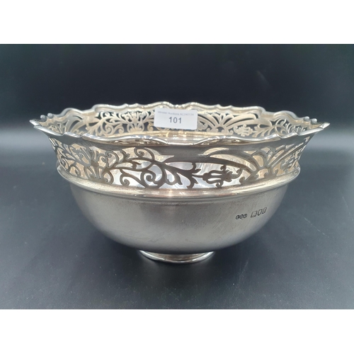 101 - An Edward VII circular Rose Bowl with pierced and shaped rim on pedestal base, London 1901, 430gms