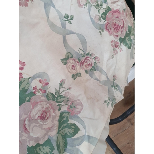 231 - A pair of floral pattern Curtains, 3ft 8