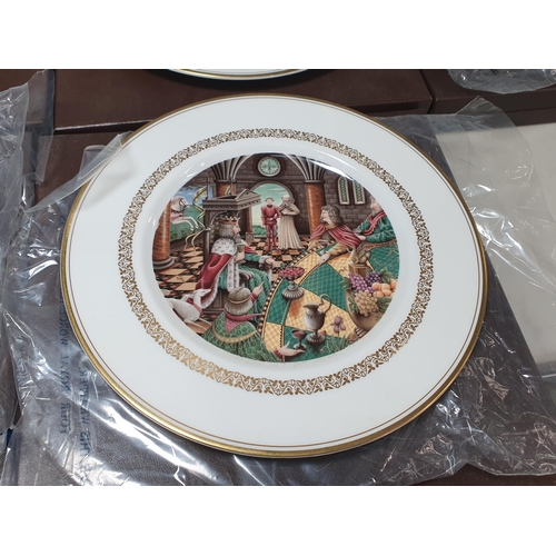 235 - Six boxed Royal Worcester Arthurian Collector's Plates (R6)