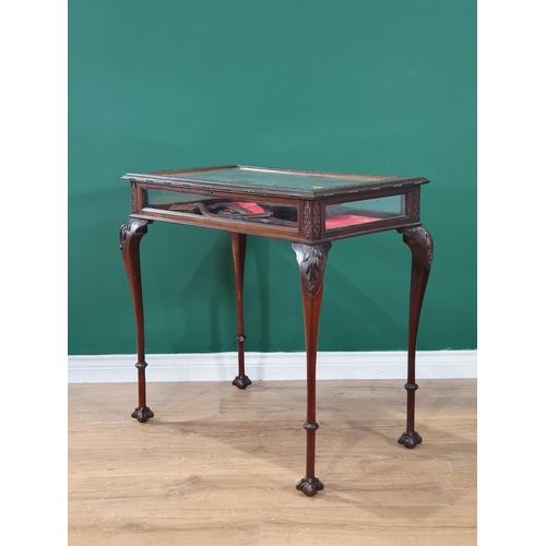 554 - An Edwardian mahogany Bijouterie Table on shaped slender supports with circular undertier and stretc... 